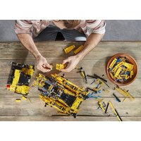 LEGO Technic 42131 Бульдозер Cat D11 на пульте управления Image #10