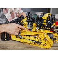 LEGO Technic 42131 Бульдозер Cat D11 на пульте управления Image #12