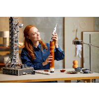 LEGO Icons 10341 Космическая пусковая система NASA Artemis Image #9