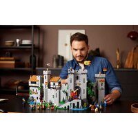 LEGO Icons 10305 Замок Львиных рыцарей Image #3