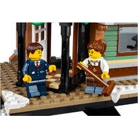 LEGO Creator 10259 Зимняя железнодорожная станция Image #6