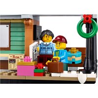 LEGO Creator 10259 Зимняя железнодорожная станция Image #4