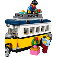 LEGO Creator 10259 Зимняя железнодорожная станция Image #10