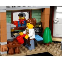 LEGO Creator 10259 Зимняя железнодорожная станция Image #8