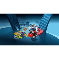 LEGO Super Heroes 76069 Бэтмен против Мотылька-убийцы Image #8