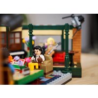 LEGO Ideas 21319 Центральная кофейня Image #19