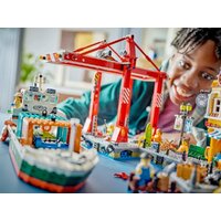 LEGO City 60422 Морской порт с грузовым судном Image #10