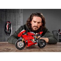 LEGO Technic 42107 Ducati Panigale V4 R Image #15