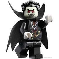 LEGO 10228 Haunted House Image #7